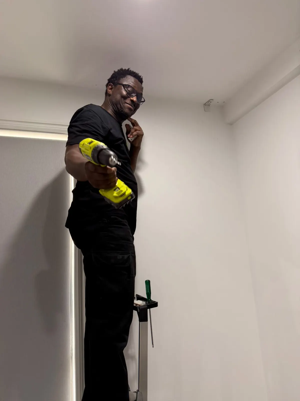Installing a curtain rail